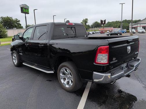 Diamond Black Crystal Pearlcoat 2021 RAM 1500 Big Horn/Lone Star