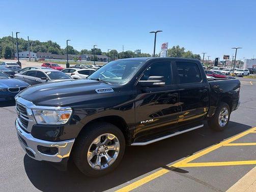 Diamond Black Crystal Pearlcoat 2021 RAM 1500 Big Horn/Lone Star