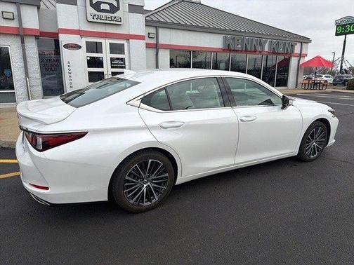 2023 Lexus ES 350 Base