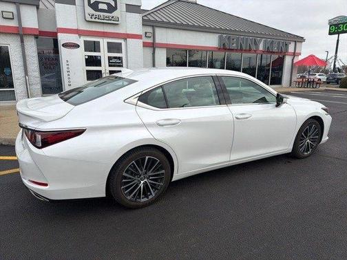 2023 Lexus ES 350 Base