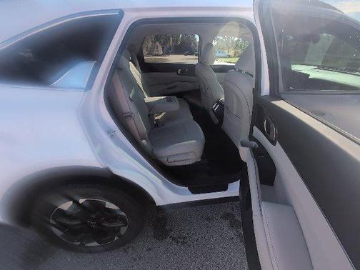 Glacial White Pearl 2024 Kia Sorento S