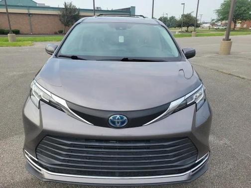 2021 Toyota Sienna XLE 8 Passenger