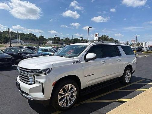 Iridescent Pearl Tricoat 2021 Chevrolet Suburban 4WD High Country
