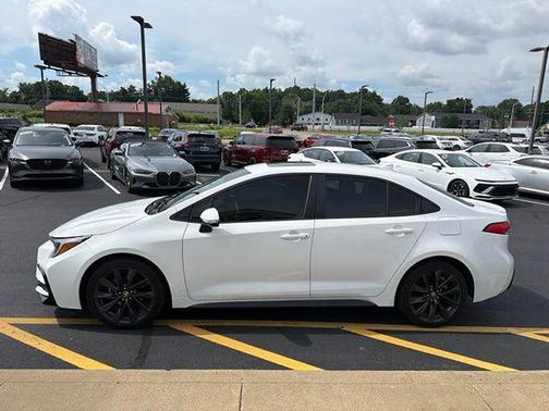 Ice Cap 2024 Toyota Corolla SE