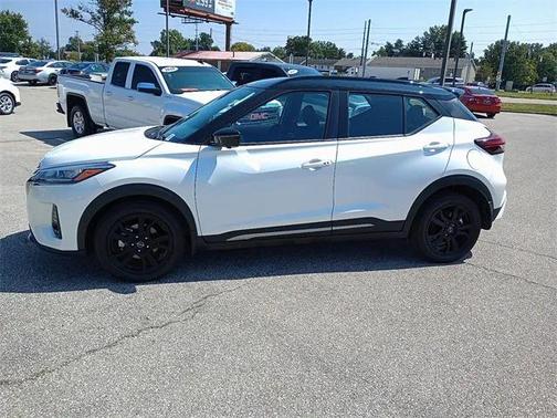 2024 Nissan Kicks SR