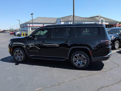 Diamond Black Crystal Pearlcoat 2022 Jeep Wagoneer Series III 4x4