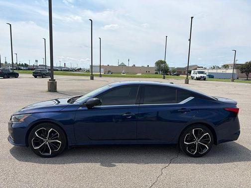 Deep Blue Pearl 2023 Nissan Altima SR FWD
