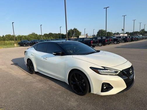 Pearl White Tricoat 2023 Nissan Maxima SR Xtronic CVT