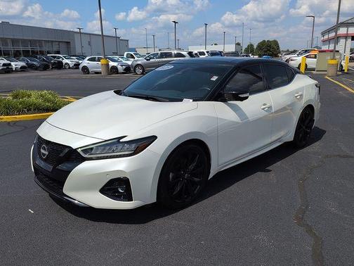 Pearl White Tricoat 2023 Nissan Maxima SR Xtronic CVT