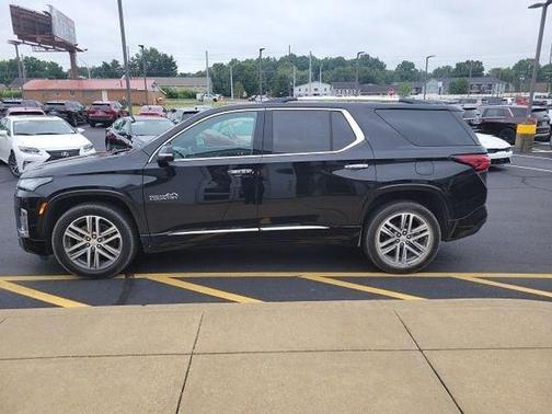 Mosaic Black Metallic 2023 Chevrolet Traverse High Country