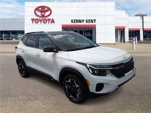 Clear White/Black Roof 2025 Kia Seltos S