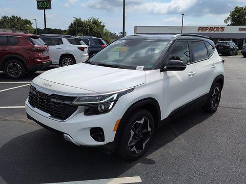 Clear White/Black Roof 2025 Kia Seltos S