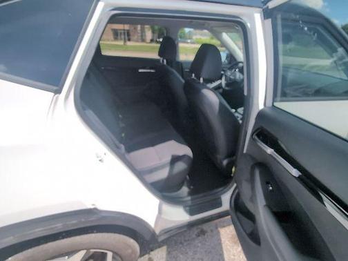 Clear White/Black Roof 2025 Kia Seltos S