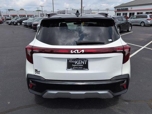 Clear White/Black Roof 2025 Kia Seltos S