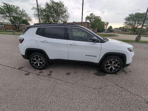 Bright White Clearcoat 2025 Jeep Compass Limited
