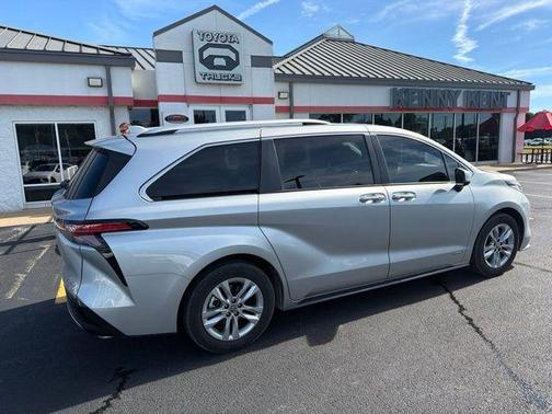 Celestial Silver Metallic 2021 Toyota Sienna Limited 7-Passenger