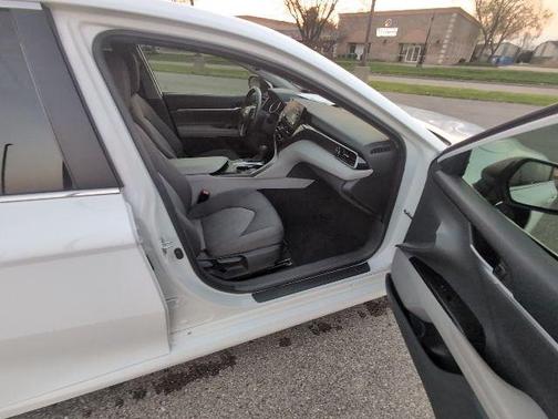 Ice Cap 2024 Toyota Camry LE