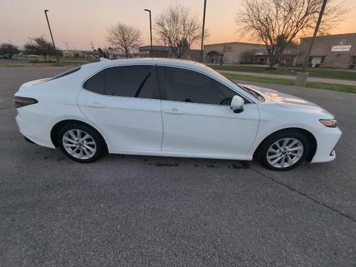 Ice Cap 2024 Toyota Camry LE