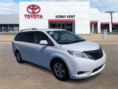 Super White 2013 Toyota Sienna LE