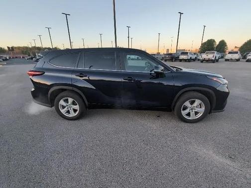 2025 Toyota Highlander LE