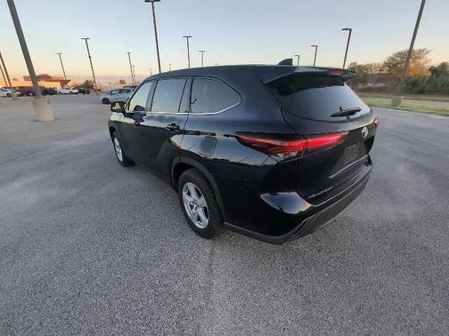 2025 Toyota Highlander LE