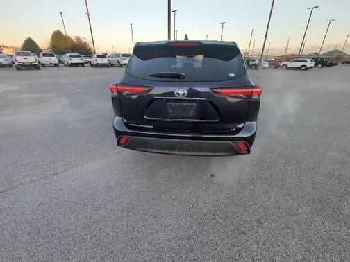 2025 Toyota Highlander LE