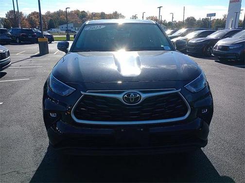 2025 Toyota Highlander LE