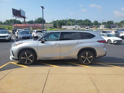 Celestial Silver Metallic 2021 Toyota Highlander XSE