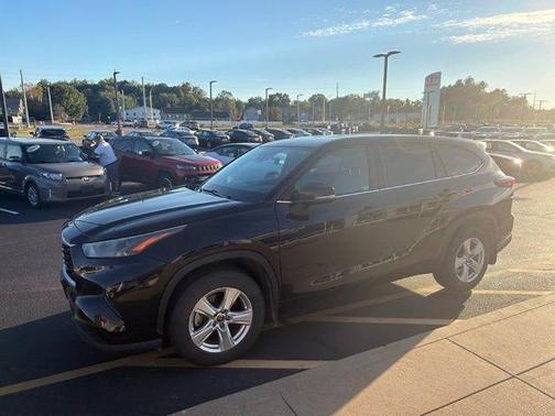 Opulent Amber 2021 Toyota Highlander LE