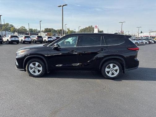 Opulent Amber 2021 Toyota Highlander LE