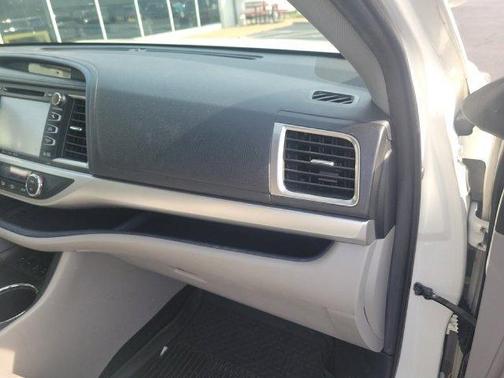Blizzard Pearl 2019 Toyota Highlander XLE