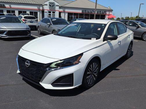 Glacier White 2025 Nissan Altima 2.5 SV