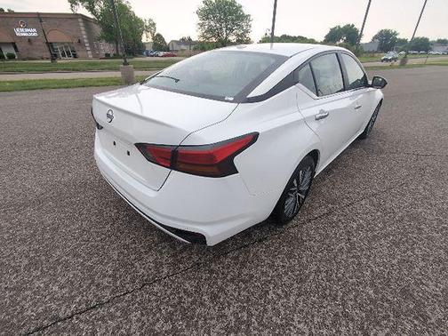 Glacier White 2025 Nissan Altima 2.5 SV