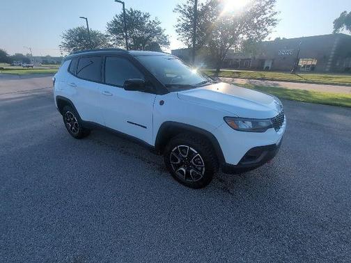 Bright White Clearcoat 2025 Jeep Compass Trailhawk