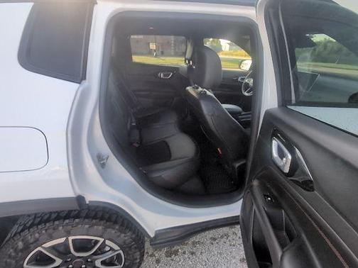 Bright White Clearcoat 2025 Jeep Compass Trailhawk