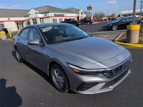2025 Hyundai ELANTRA SE