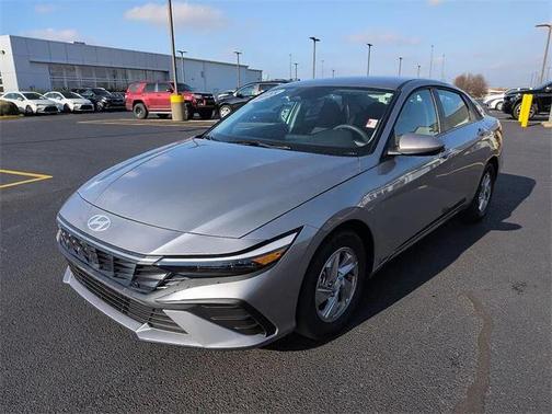 2025 Hyundai ELANTRA SE