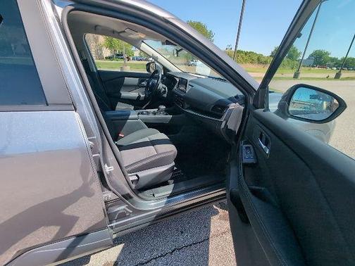 Gun Metallic 2025 Nissan Rogue SV