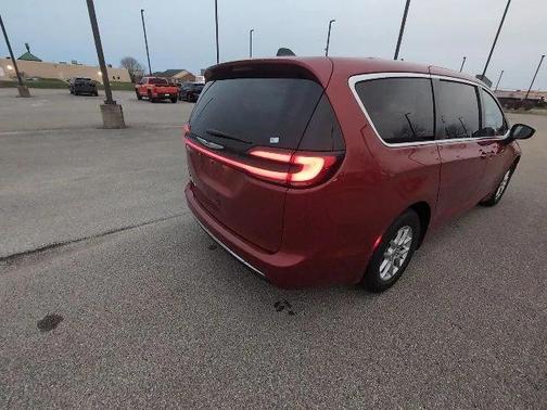 2025 Chrysler Pacifica L