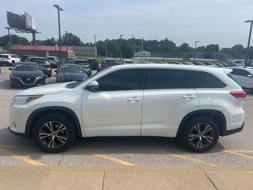 2017 Toyota Highlander LE I4