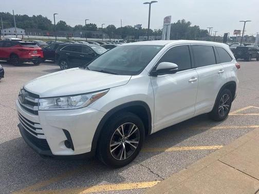 2017 Toyota Highlander LE I4