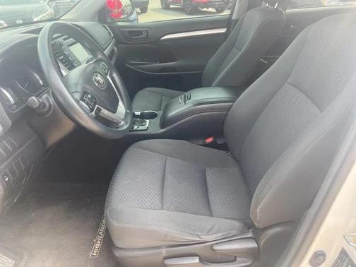 2017 Toyota Highlander LE I4