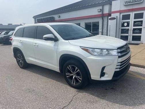 2017 Toyota Highlander LE I4