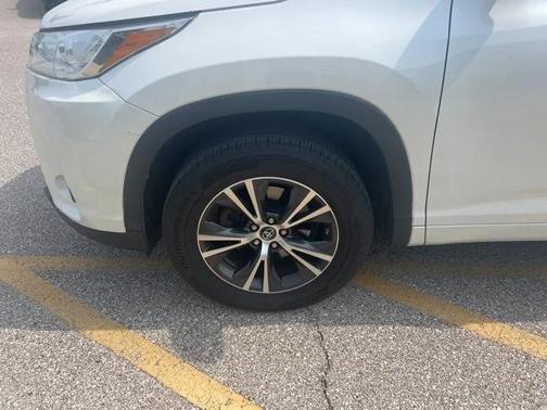 2017 Toyota Highlander LE I4