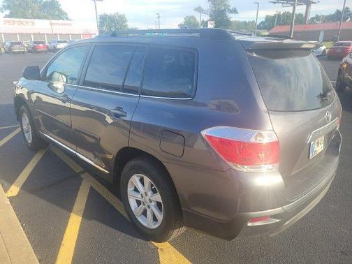 Magnetic Gray 2012 Toyota Highlander SE