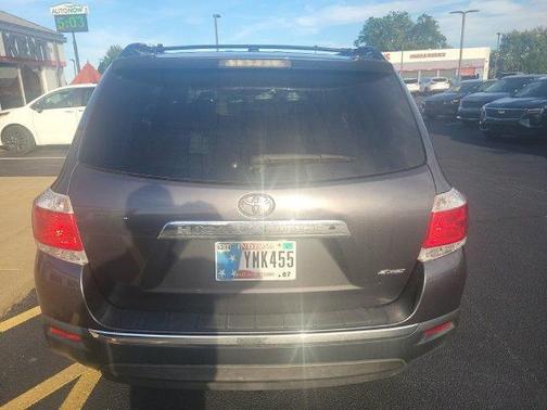 Magnetic Gray 2012 Toyota Highlander SE