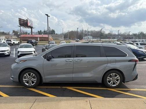 2023 Toyota Sienna XSE 7 Passenger