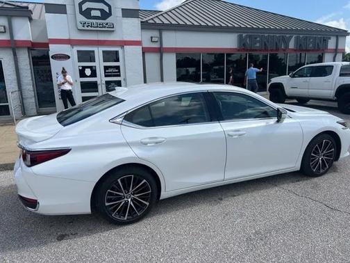2024 Lexus ES 300h Base
