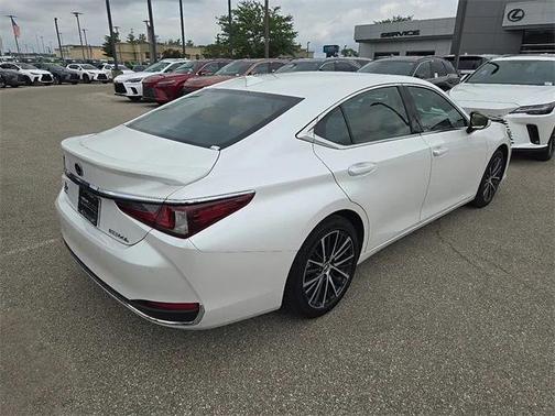 2024 Lexus ES 300h Base