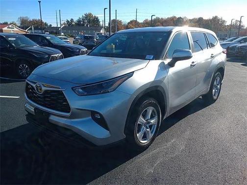 2025 Toyota Highlander LE